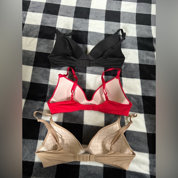 Bras - Picture 2 of 3